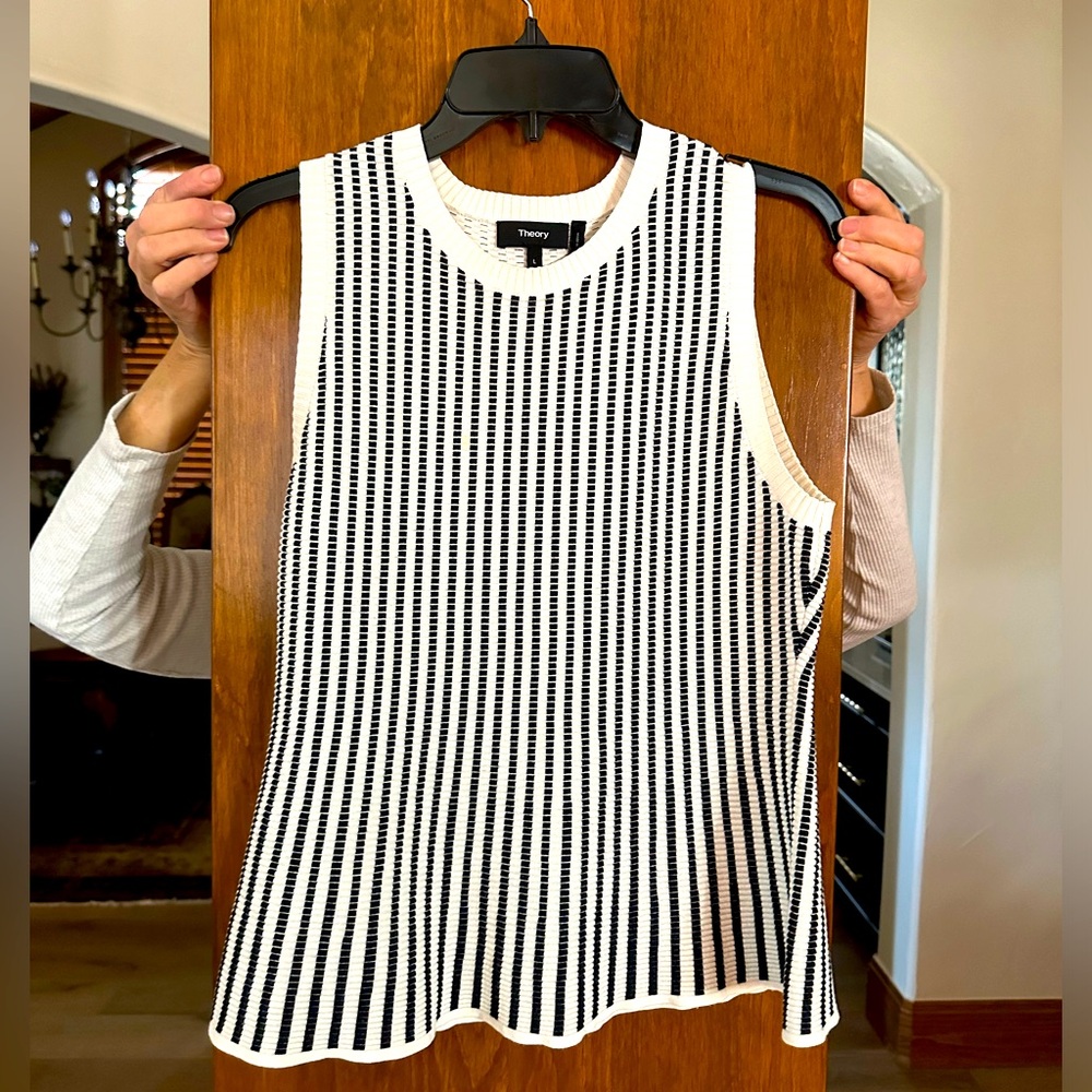 Theory tank top- size L